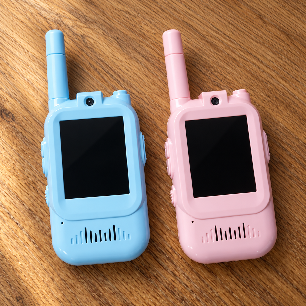 Contenido principal del conjunto: dos walkie talkies, azul y rosado